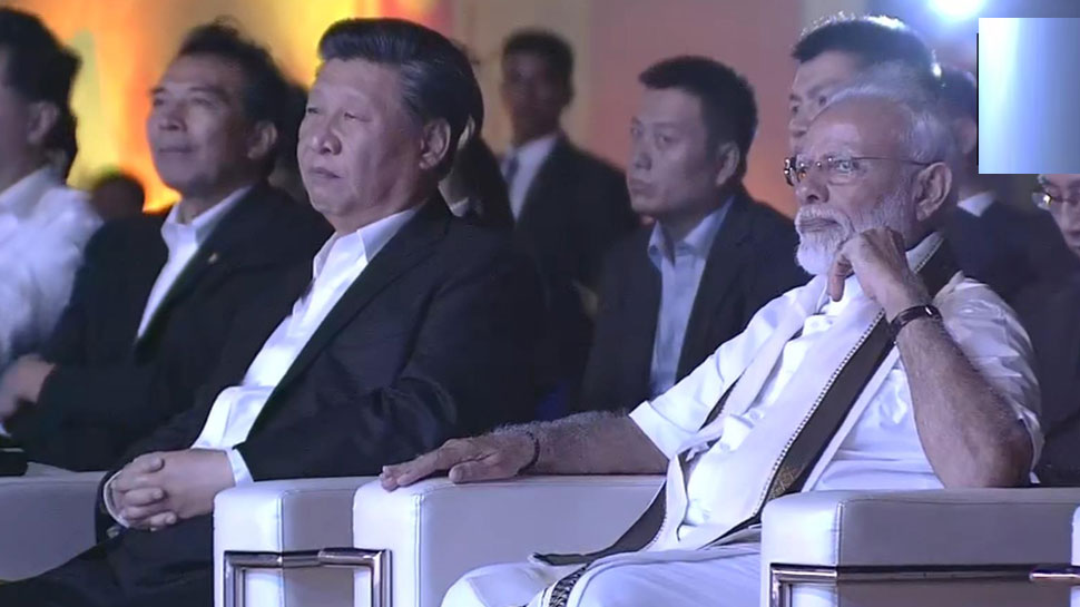 LIVE: PM मोदी ने शी जिनपिंग को दिया रात्रिभोज, रक्षा-व्यापार और अंतरराष्ट्रीय मुद्दों पर चर्चा