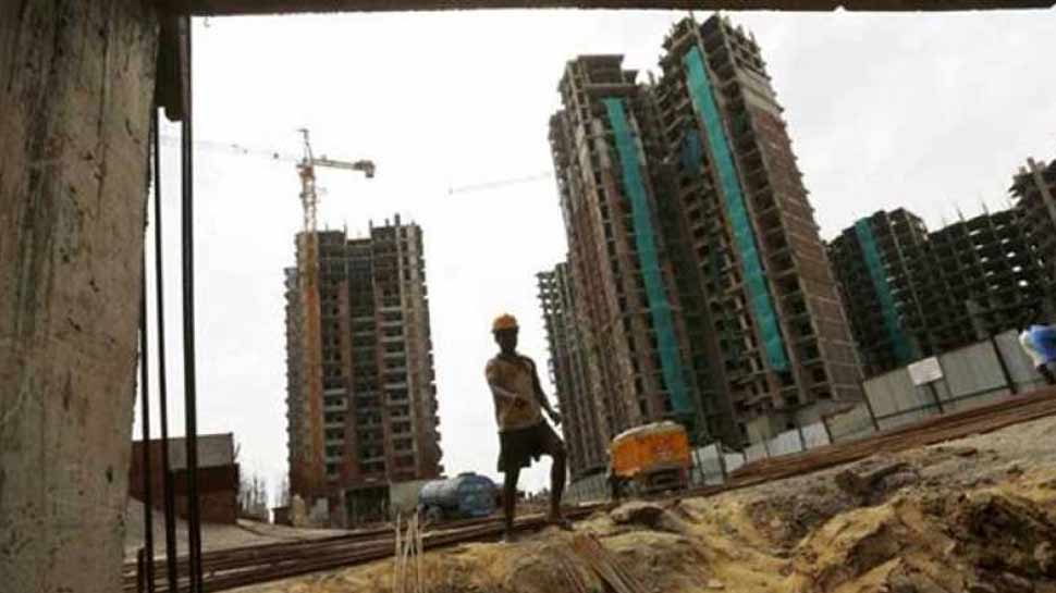 UP RERA ने 17 बिल्डर्स-अथॉरिटी पर कसा शिकंजा, तय समय में प्रोजेक्ट पूरे न करने पर होगी कार्रवाई