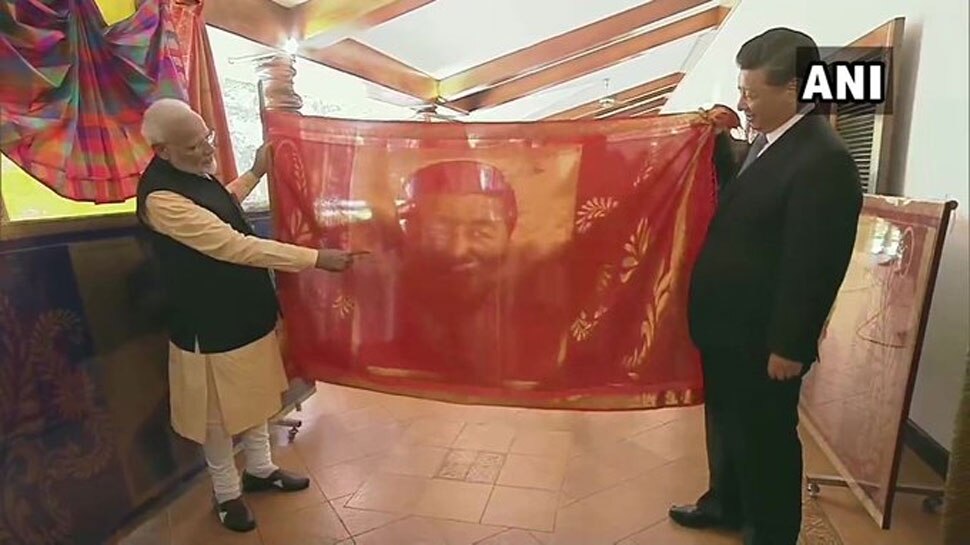 पीएम मोदी ने शी जिनपिंग को दिए तोहफे- सिल्क शॉल, पेटिंग, 108 किलोग्राम भारी दीप