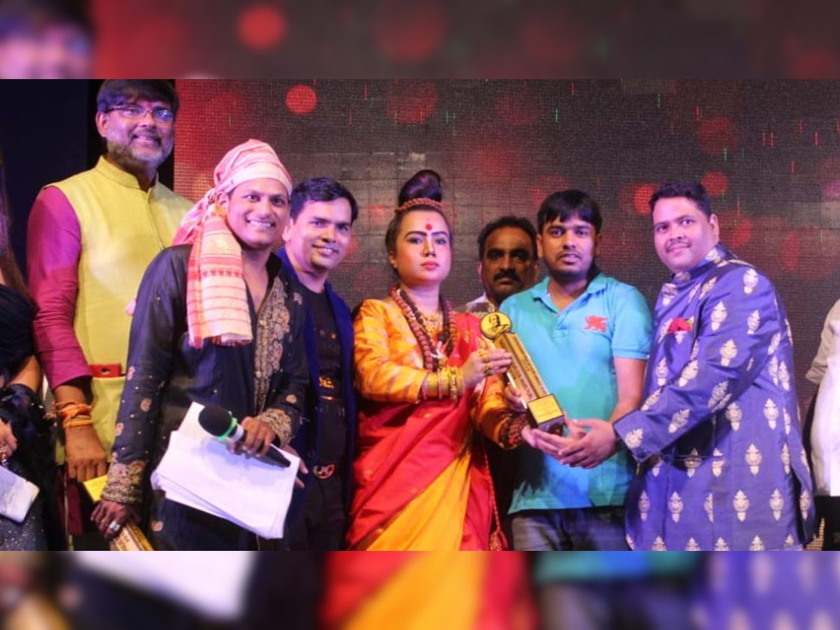 मुंबई में 'दादा साहब फाल्के आइकन अवॉर्ड' हर साल आयोजित किया जाता है. 