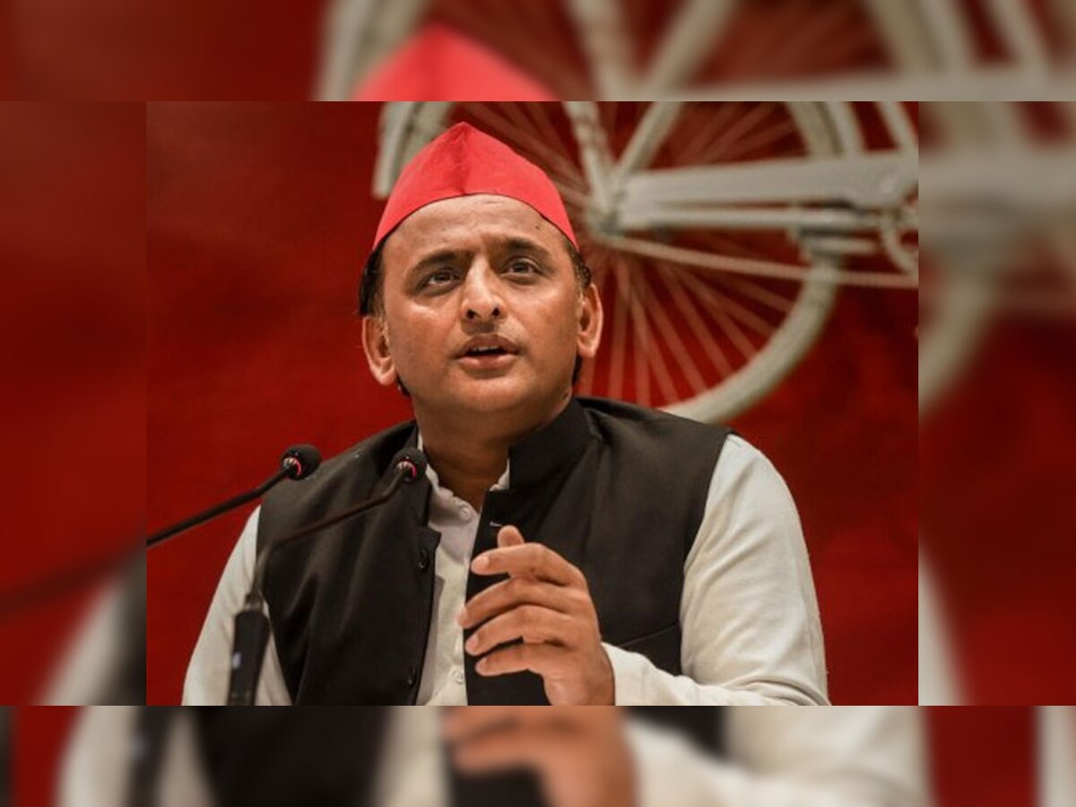 अखिलेश यादव ने महंगाई-भ्रष्टाचार समेत सूबे की क़ानून-व्यवस्था पर सवाल उठाए. 