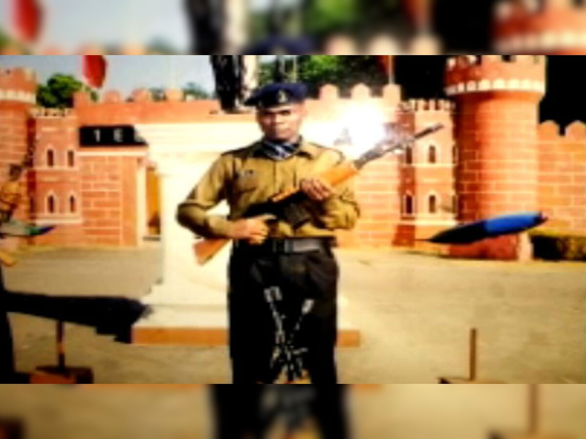 गुमला के संतोष गोप दुश्मनों से लोहा लेते हुए शहीद हो गए (फाइल फोटो)