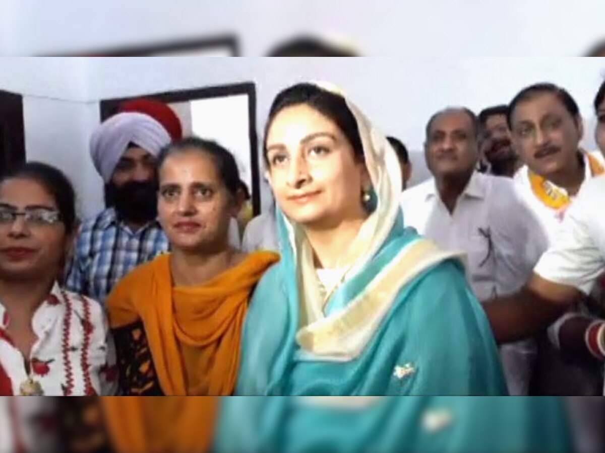 उपचुनाव प्रचार में केंद्रीय मंत्री कौर ने कहा कि लोग कांग्रेस के झांसे में न आएं.