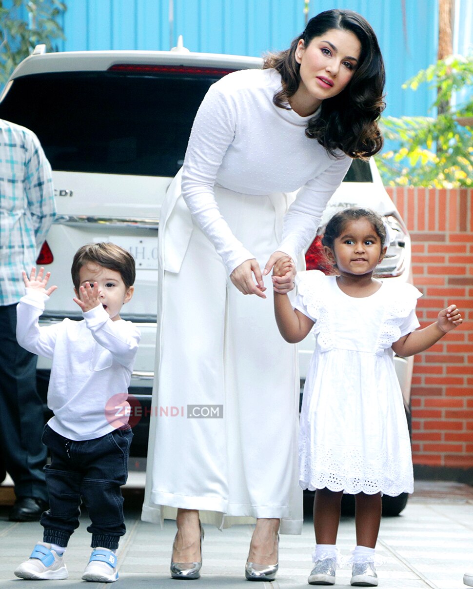 मां और बेटी Sunny Leone New Photos