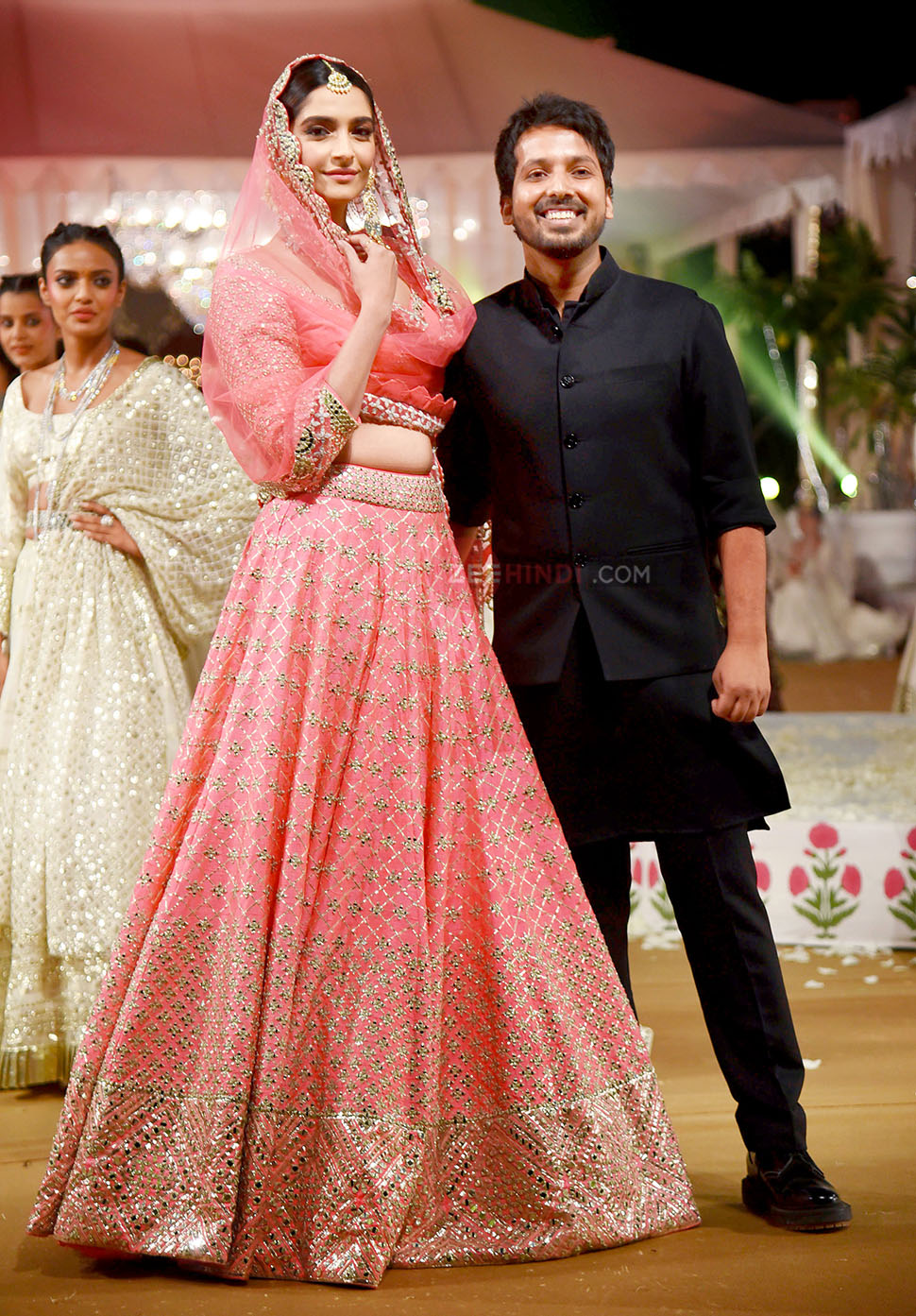 डिजाइनर अभिनव मिश्रा Sonam Kapoor Walk for Abhinav Mishra