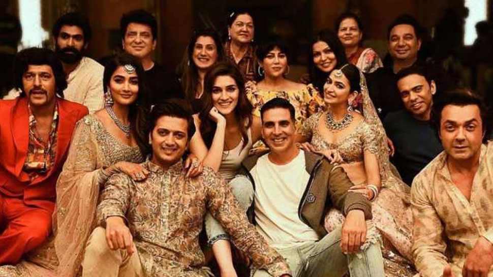 हाउसफुल 4 के प्रमोशन के लिए फिल्म अभिनेता अक्षय कुमार ने बुक कराई है पूरी ट्रेन