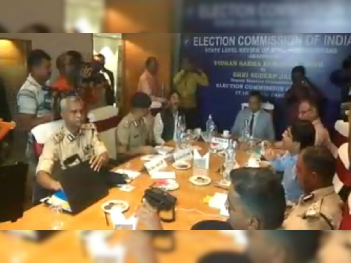 झारखंड पुलिस के वरीय अधिकारियों के निर्वाचन आयोग की बैठक डेढ़ घंटे से ज्यादा चली.