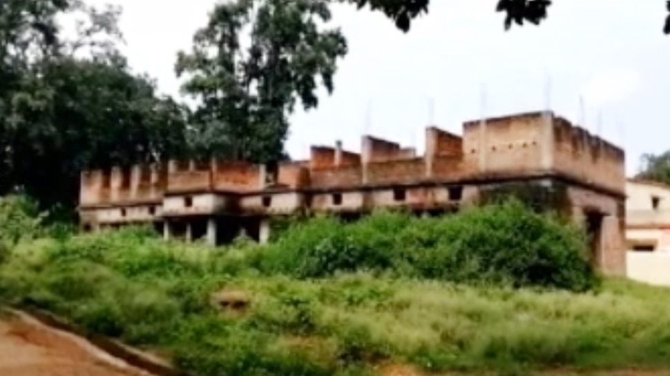 झारखंड: 10 साल में भी नहीं बना नक्सल प्रभावित सारंडा में अस्पताल, लोगों को हो रही परेशानी