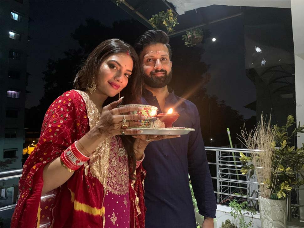ट्रेडिशनल इंडियन अवतार में आईं नजर Nusrat Jahan