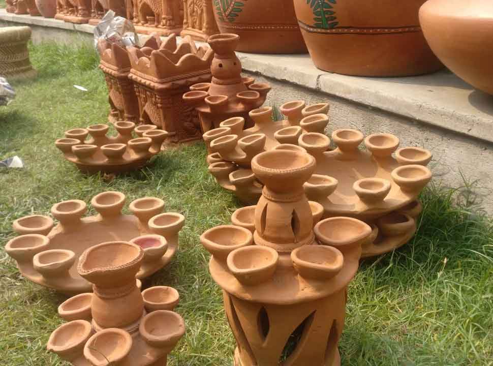 लोगों को भाई लैंप्स और दीयों की खूबसूरती People love the beauty of brother lamps and lamps