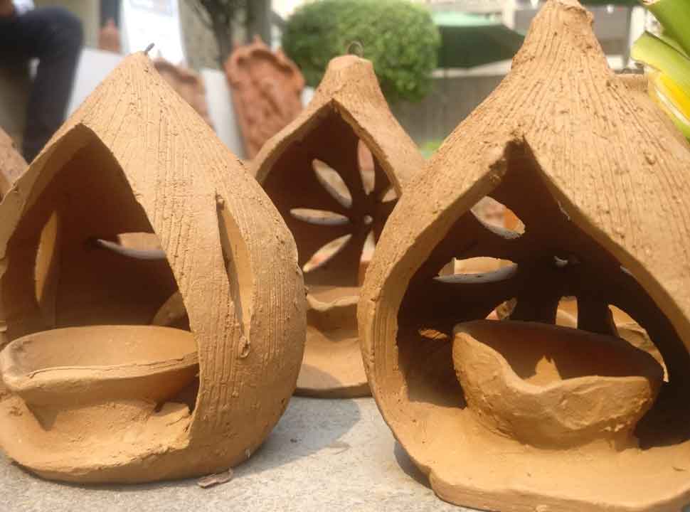 चायनीज लाइट की जगह मिट्टी के दीये Earthen lamps instead of Chinese lights