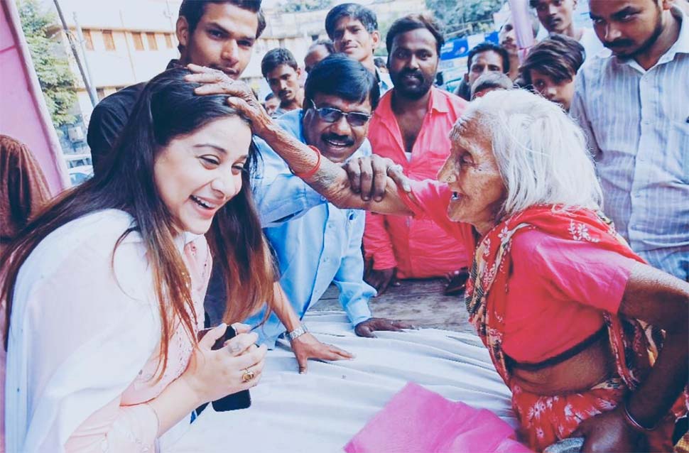 इसलिए बांटी मच्छरदानी Anara Gupta