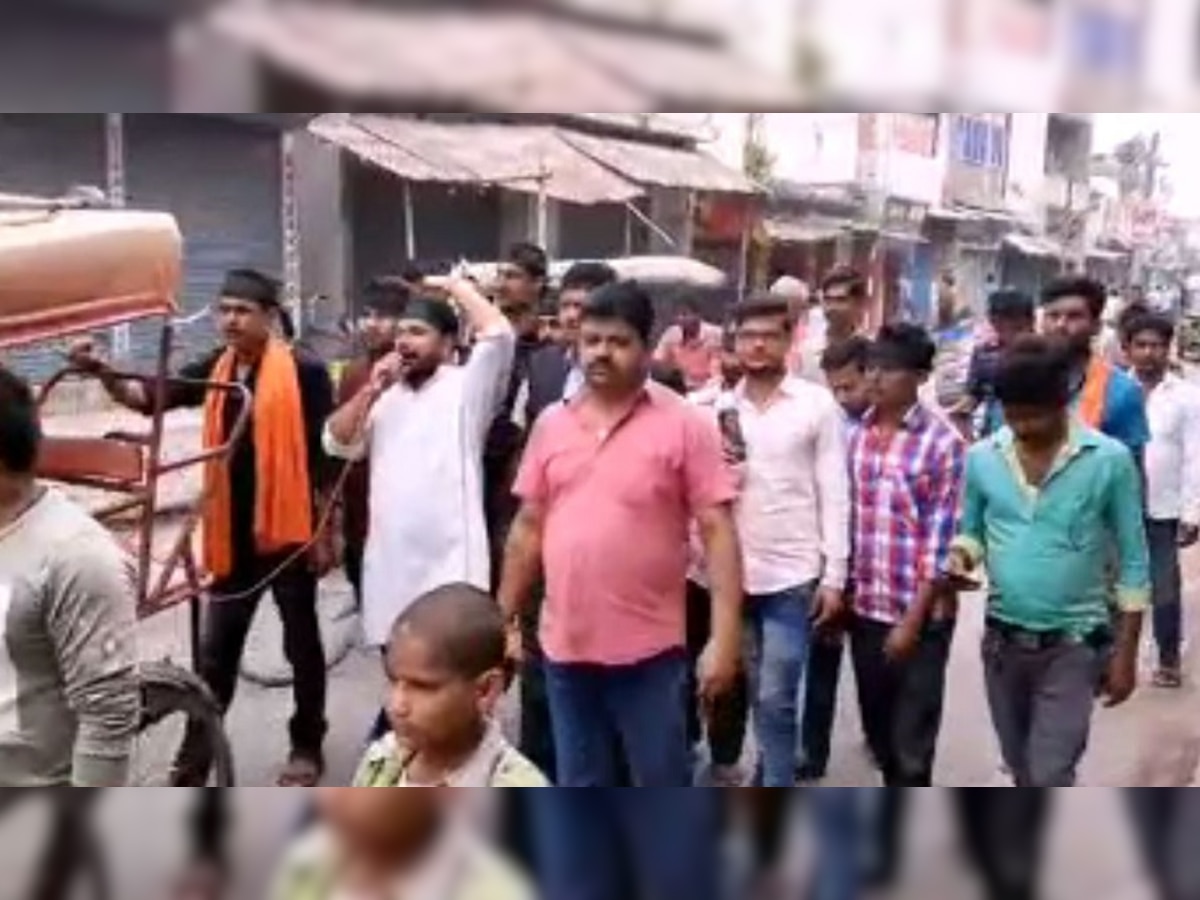 कमलेश तिवारी की हत्या के विरोध में लोगों ने बाजार बंद किया