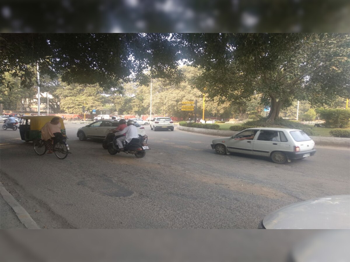 चंडीगढ़ पीजीआई तक का सफर खतरे से खाली नहीं, अस्पताल में बच गए तो सड़क ले सकती है जान 