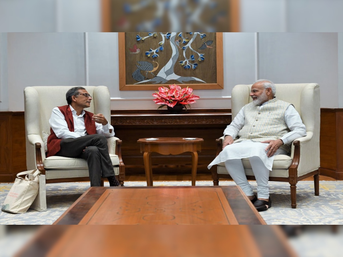 पीएम मोदी से मिले नोबेल विजेता अभिजीत बनर्जी, PM ने कहा- उपलब्धियों पर देश को गर्व