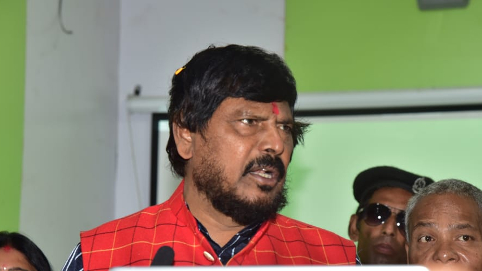 दरभंगा में कार्यक्रम को संबोधित करते रामदास अठावले. दरभंगा में कार्यक्रम को संबोधित करते रामदास अठावले.