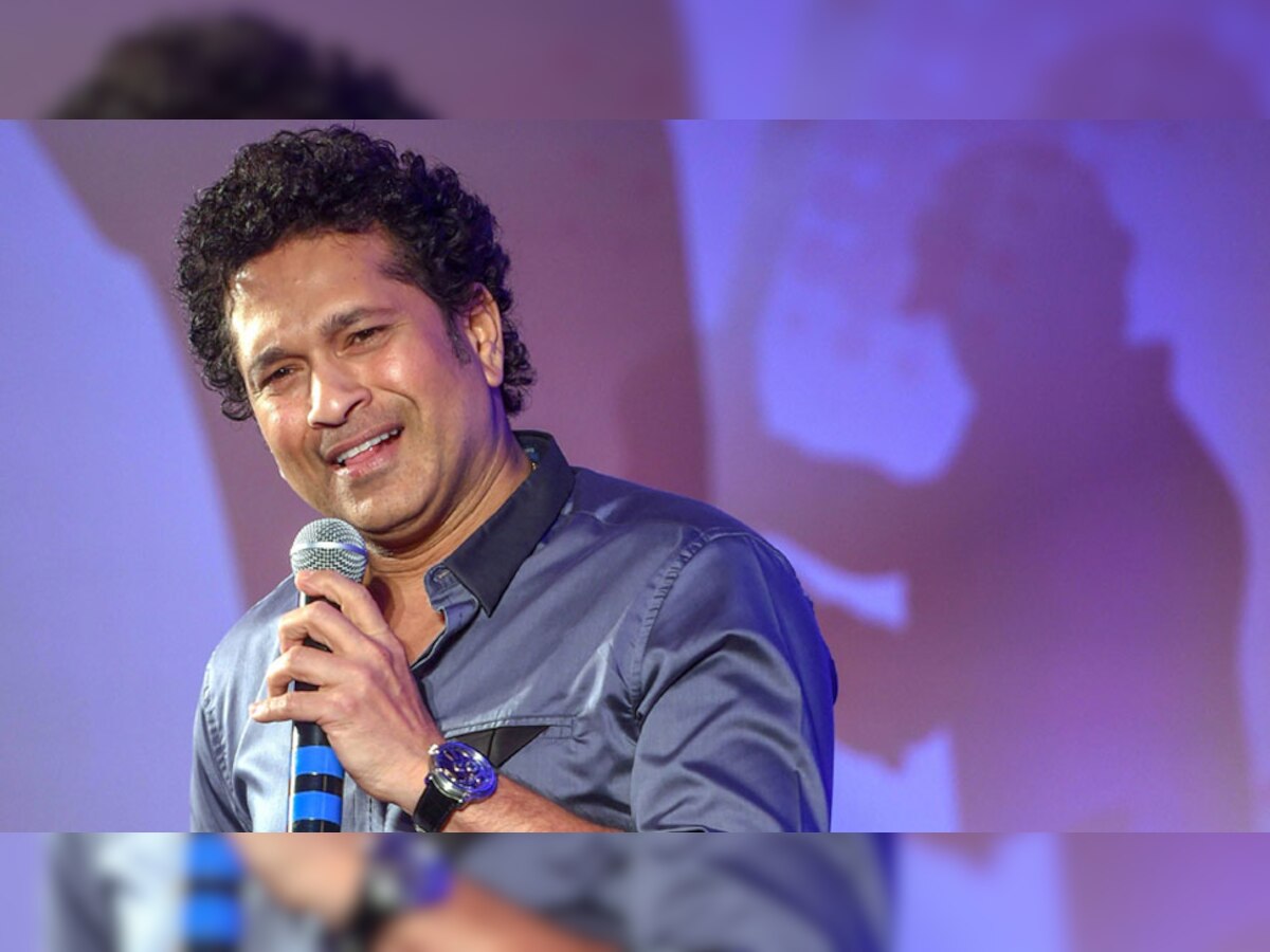 सचिन तेंदुलकर के वीडियो संदेश में आवाज सुनाई न देने के बाद भी लोगों ने उन्हें दिल खोल कर बधाई दी. (फोटो: PTI)