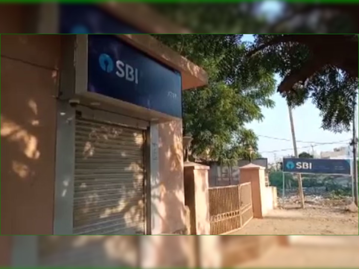फलोदी में बंद पड़ा एटीएम.