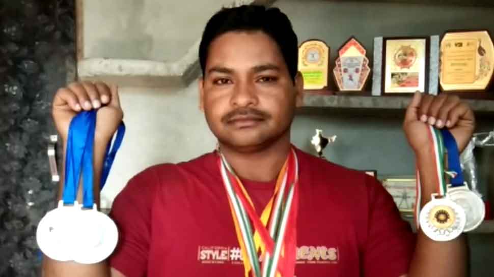 सफाई कर्मचारी के पद पर तैनात अजय ने पावरलिफ्टिंग वर्ल्ड चैंपियनशिप में जीता गोल्ड