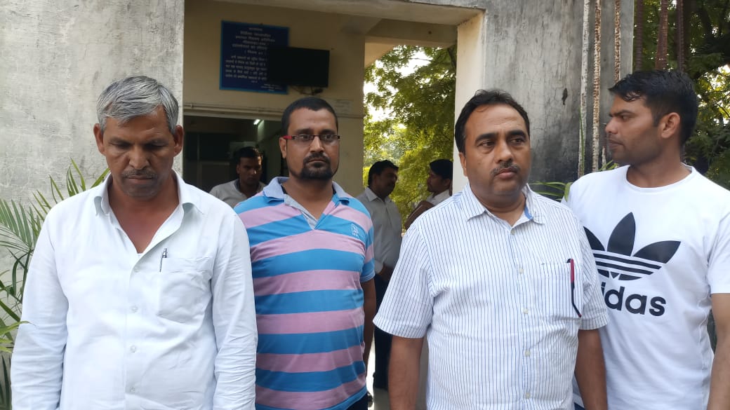 भीलवाड़ा: 4 लाख की रिश्तव के साथ खनिज अभियंता को ACB ने दबोचा भीलवाड़ा: 4 लाख की रिश्तव के साथ खनिज अभियंता को ACB ने दबोचा