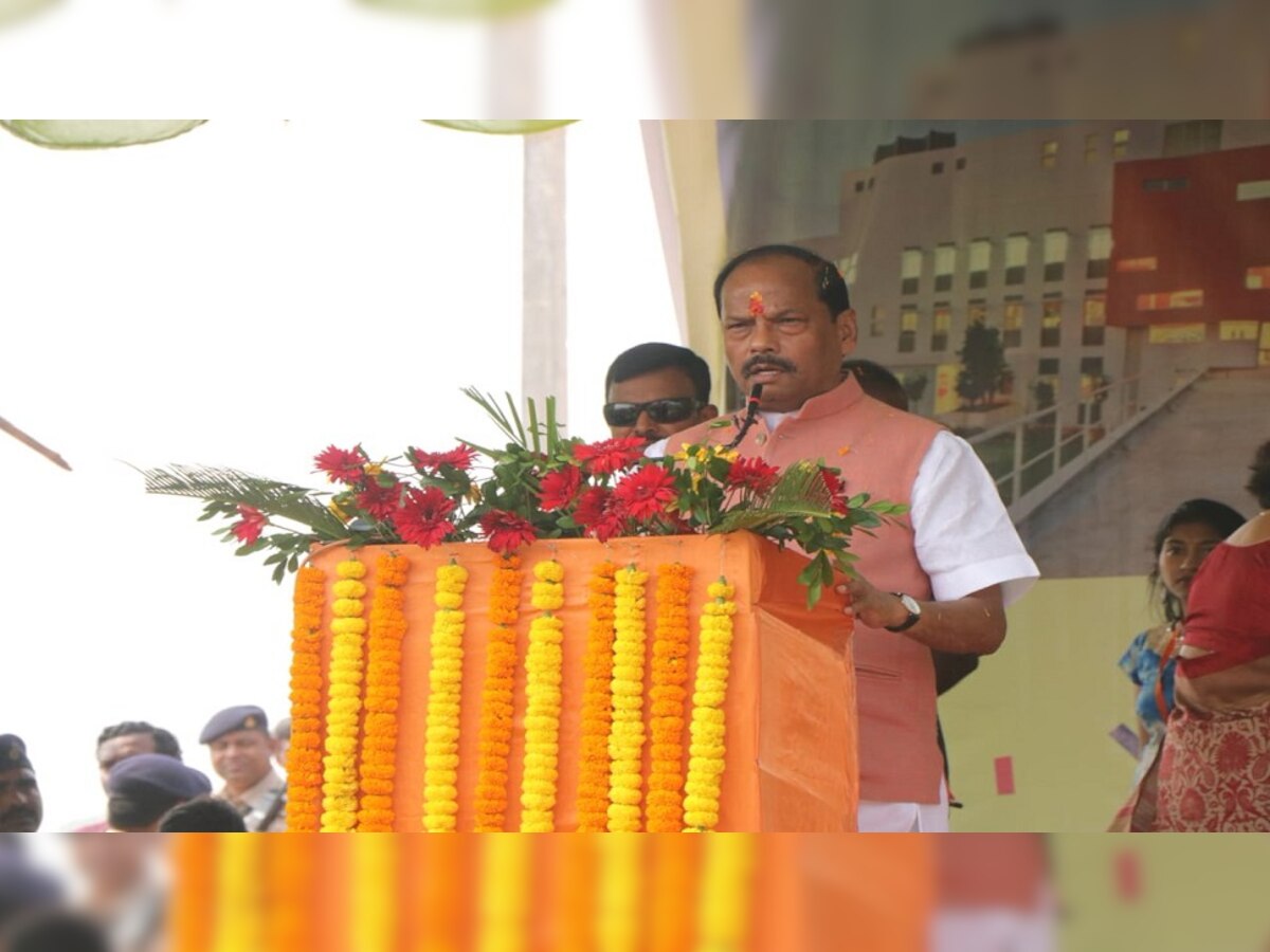 रघुवर दास ने कहा कि जेएमएम-कांग्रेस ने सिर्फ राज्य को लूटा है. (तस्वीर साभार-@dasraghubar)