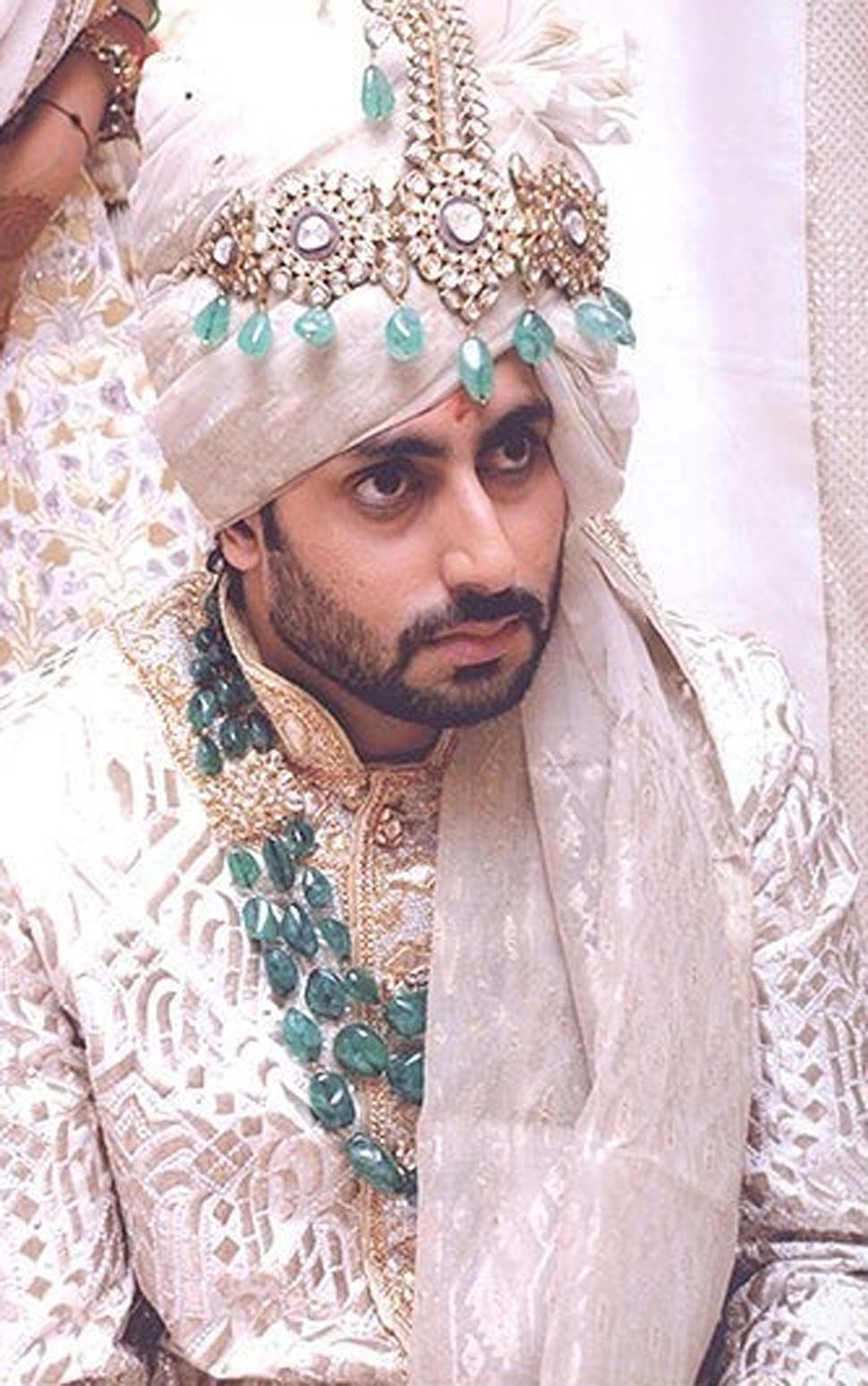 दुल्हा बने नजर आ रहे हैं अभिषेक Aishwarya Rai wedding photos