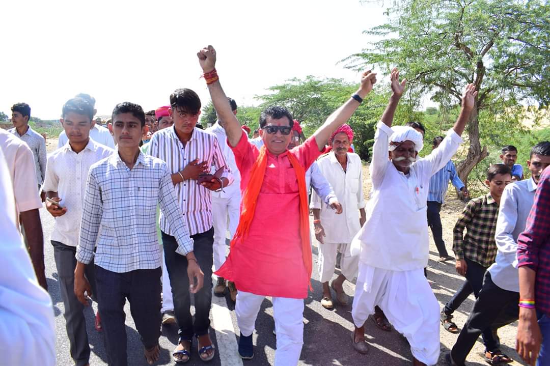 मोदी के मंत्री कैलाश चौधरी ने 12 दिनों में करीब 350 किलोमीटर का सफर पैदल तय किया, जानिए क्यों ? मोदी के मंत्री कैलाश चौधरी ने 12 दिनों में करीब 350 किलोमीटर का सफर पैदल तय किया, जानिए क्यों ?