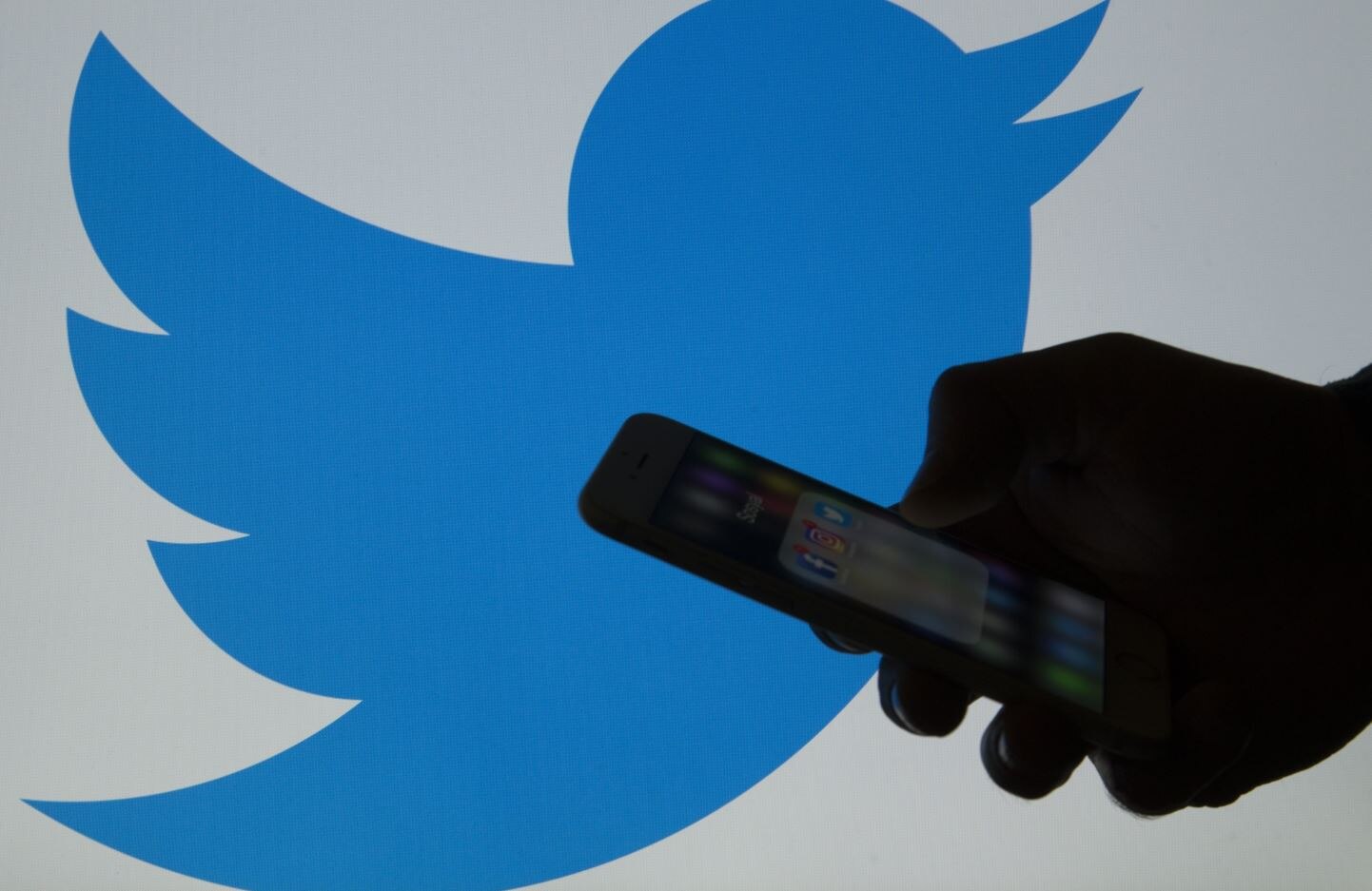 व्हाट्सएप्प के बाद अब भारत सरकार ने ट्विटर से सैकड़ों अकाउंट्स की जानकारी मांगी