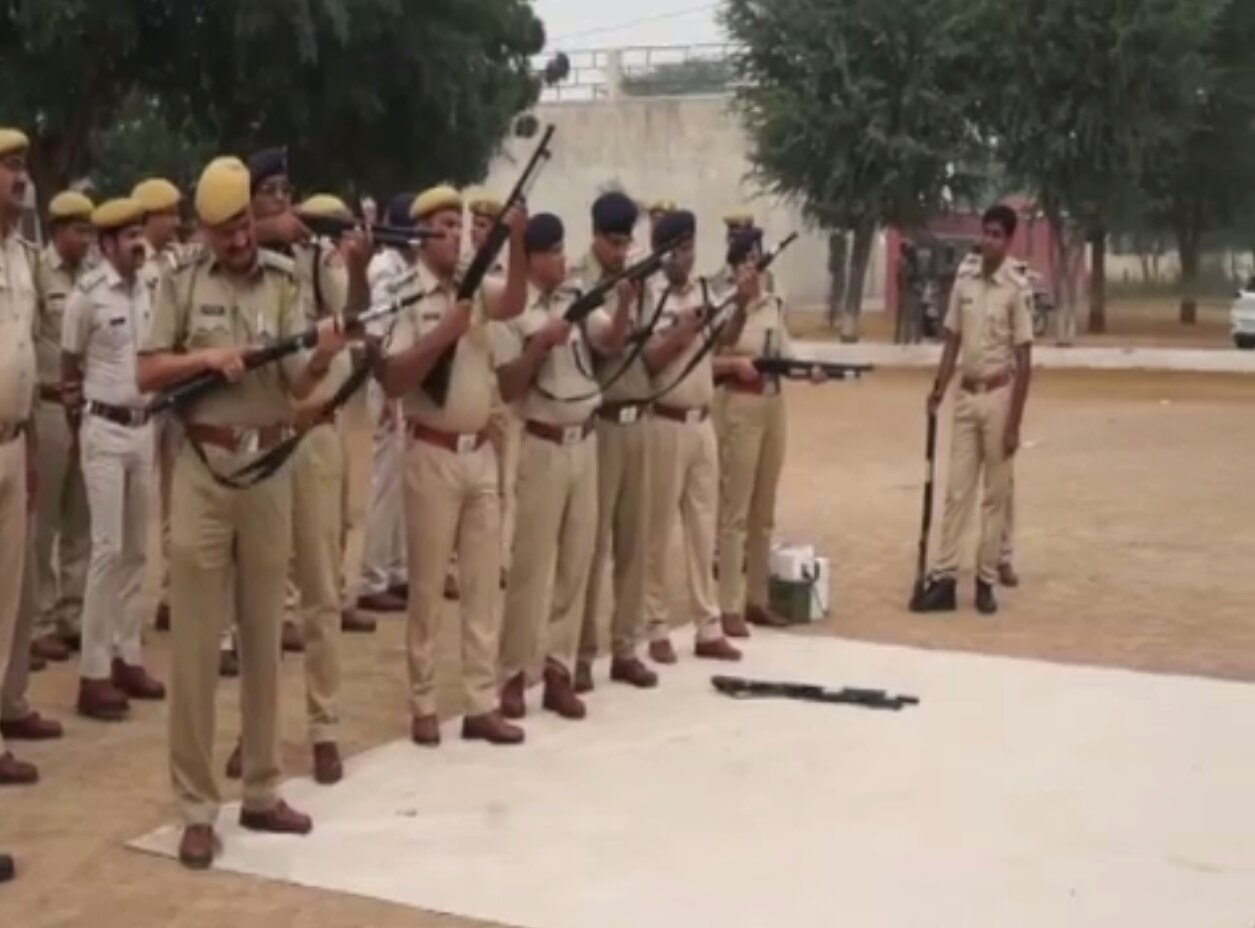 अपराधियों को मार गिराने के लिए पुलिस ने ली हथियार चलाने की ट्रेनिंग,कुछ पास कई फेल अपराधियों को मार गिराने के लिए पुलिस ने ली हथियार चलाने की ट्रेनिंग,कुछ पास कई फेल