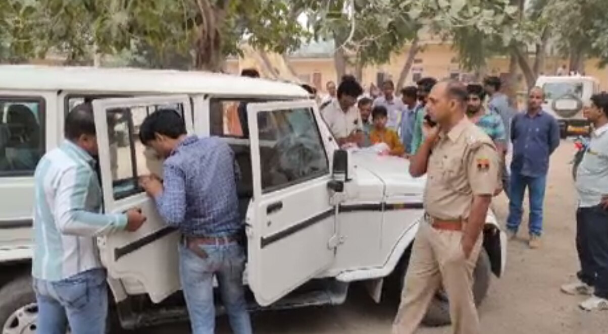 बिजली चोरी पकड़ने गए विद्युत वितरण निगम के दल पर लोगों का हमला,दराती और फावड़े से वार बिजली चोरी पकड़ने गए विद्युत वितरण निगम के दल पर लोगों का हमला,दराती और फावड़े से वार