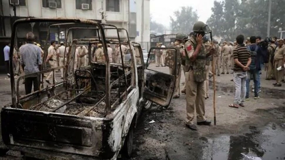 तीस हजारी कोर्ट हिंसा LIVE UPDATES : दिल्ली HC के चीफ जस्टिस ने लिया मामले का स्वत: संज्ञान, होगी सुनवाई