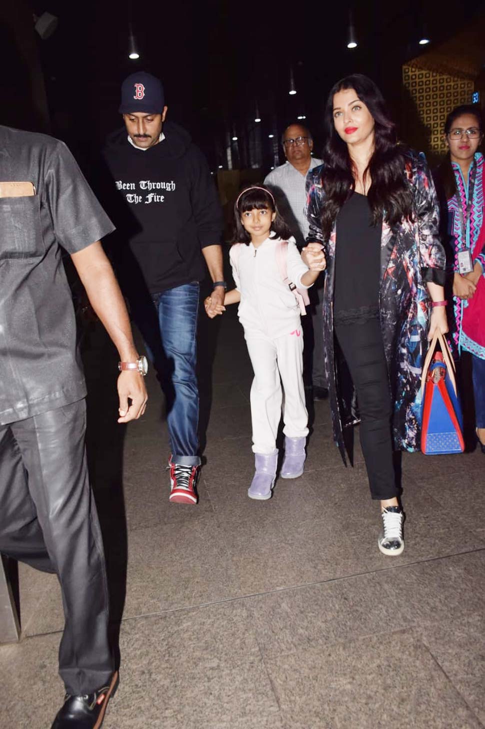 ऐश्वर्या और आराध्या के साथ दिखे अभिषेक Abhishek Bachchan