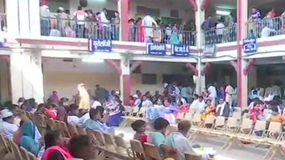 BHU में रेजिडेंट डॉक्टरों की हड़ताल का तीसरा दिन, इमरजेंसी सेवाएं बंद करने की चेतावनी