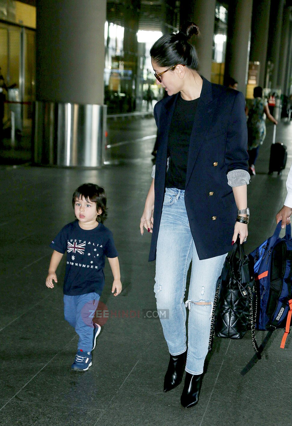 दोनों ने पहना सेम कलर Kareena Kapoor Khan With Taimur Ali Khan