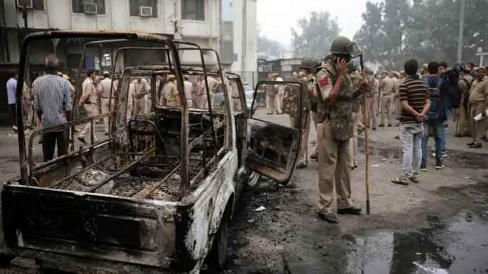 तीस हजारी विवादः पुलिस के समर्थन में उतरे CG के पुलिसकर्मी, SP को सौंपा ज्ञापन