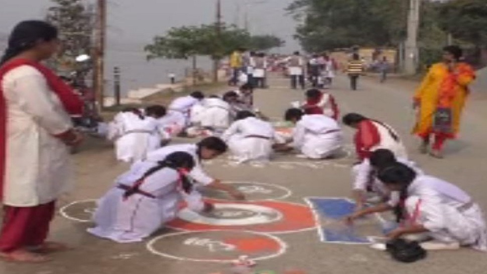 पलामू: वोटिंग के लिए जागरूक करने में जुटा EC, युवाओं ने बढ़- चढ़कर लिया हिस्सा