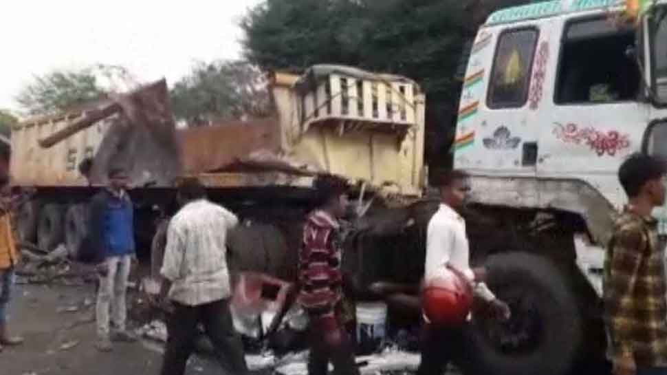 MP: तेज रफ्तार बस ने सड़क किनारे खड़े ट्रक को मारी टक्कर, 2 की मौत, 20 से ज्यादा घायल