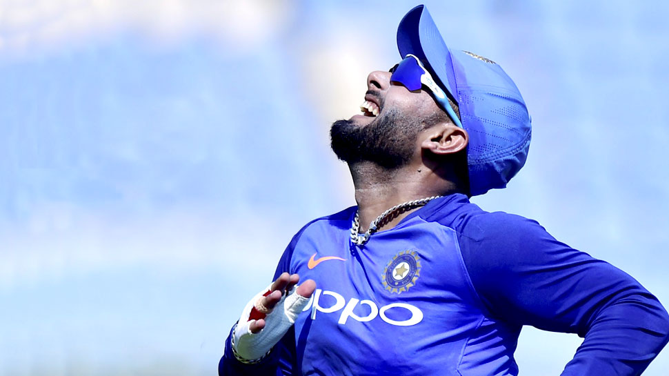 IND vs BAN: ऋषभ पंत ने स्टंपिंग करने में कर दी बच्चों वाली गलती, हो गए ट्रोल IND vs BAN: ऋषभ पंत ने स्टंपिंग करने में कर दी बच्चों वाली गलती, हो गए ट्रोल