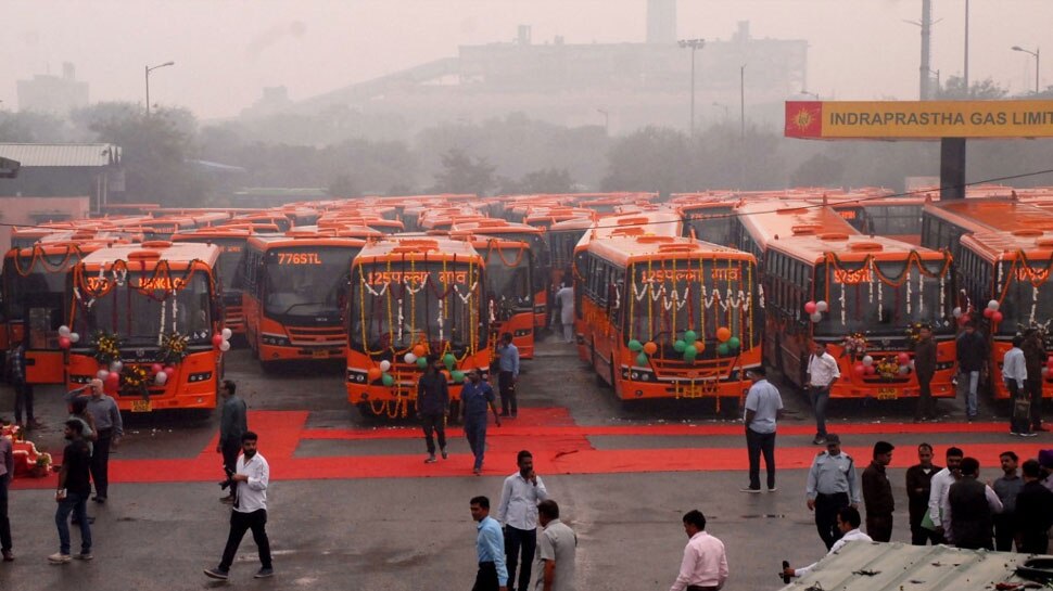 केजरीवाल का दिल्लीवालों को तोहफा, सीएम ने DTC की 100 बसों को दिखाई हरी झंडी