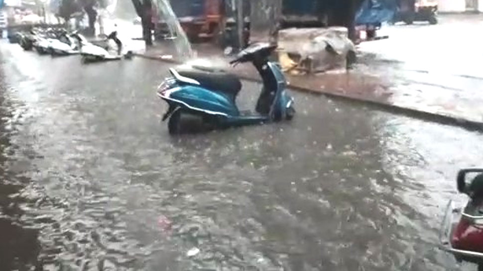 महाराष्ट्र में भी चक्रवात 'महा' का असर, मुंबई और ठाणे के कई इलाकों में भरा पानी