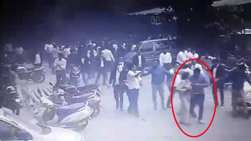 तीस हजारी कांड: DCP मोनिका भारद्वाज के साथ हुई थी बदसलूकी, सामने आया ये VIDEO