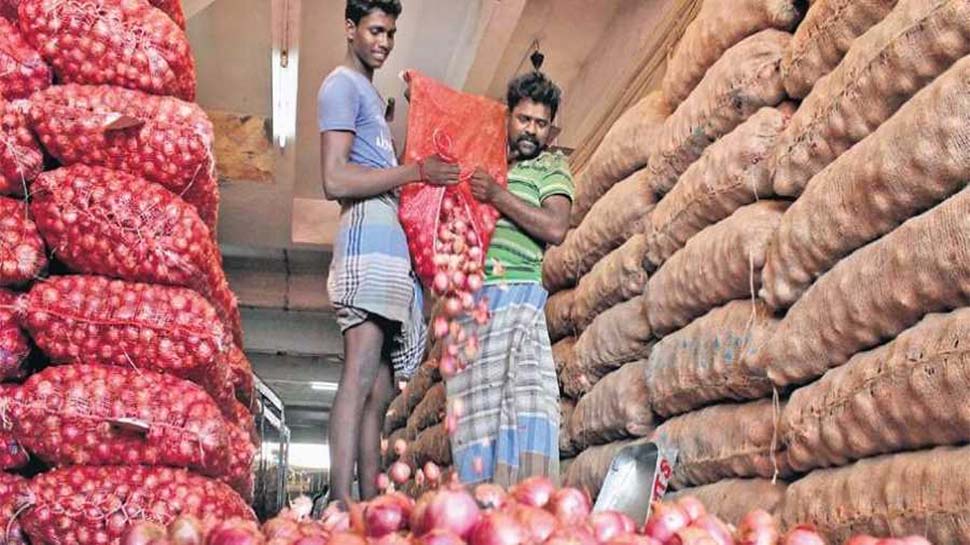 Onion prices will soon come down, 200 tonnes of onions from abroad reach India, 3000 tonnes on the way