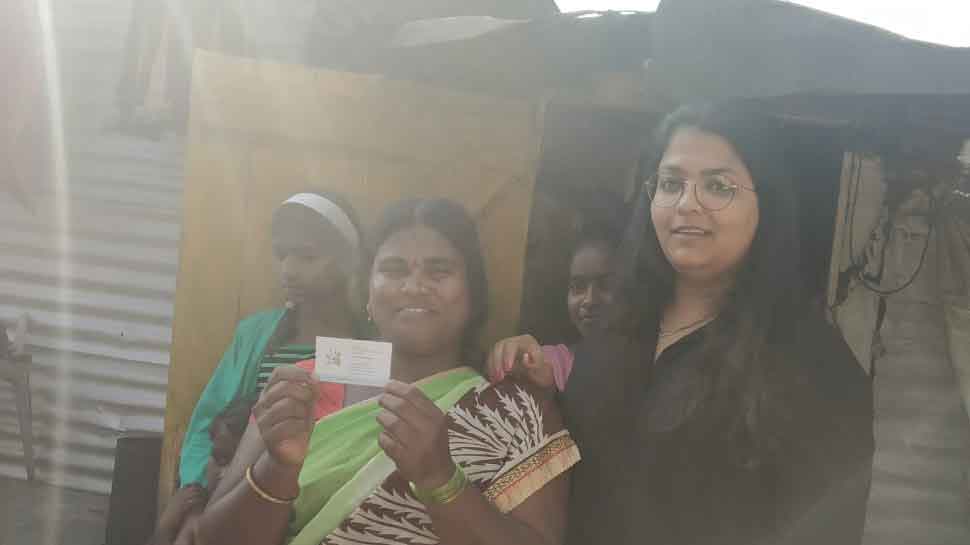 कार्ड पर लिखा है काम का रेट Rate of work written on the card