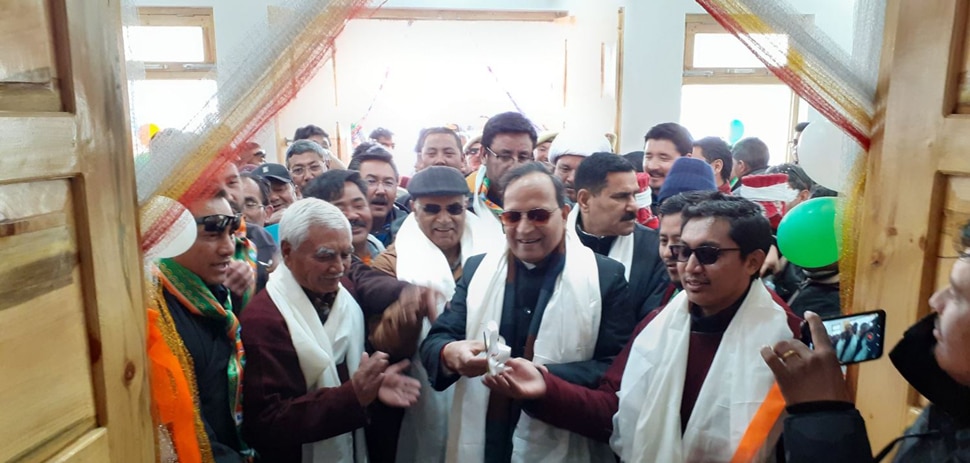 उमड़ा लोगो का हुजूम BJP office opened at a height of 11 thousand 500 feet