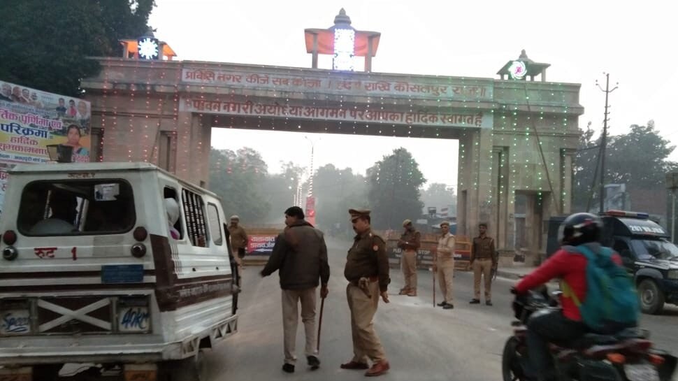 SC के फैसले से पहले अयोध्या छावनी में तब्दील, UP में तत्काल प्रभाव से धारा 144 लागू
