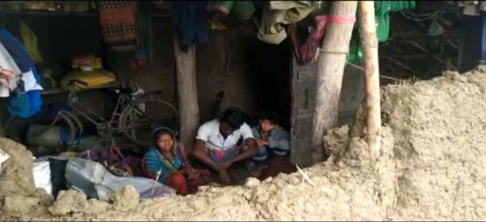 ବୁଲ୍ବୁଲ୍ କୋପ: ମାଟି କାନ୍ଥ ପଡି ବୃଦ୍ଧାଙ୍କ ମୃତ୍ୟୁ ବୁଲ୍ବୁଲ୍ କୋପ: ମାଟି କାନ୍ଥ ପଡି ବୃଦ୍ଧାଙ୍କ ମୃତ୍ୟୁ
