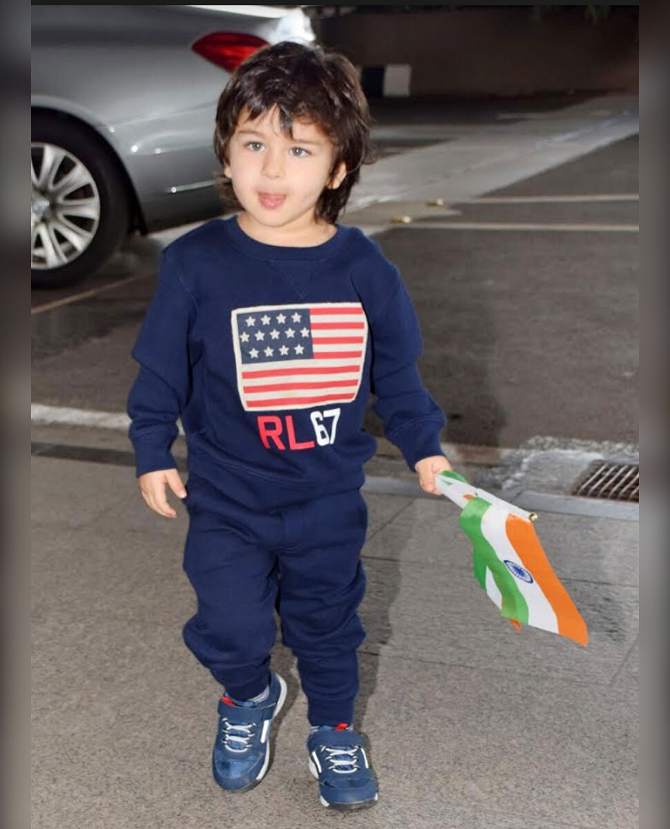 टीशर्ट पर अमेरिका और दिल में इंडिया Kareena Kapoor Khan spotted at the Airport with Taimur Ali Khan