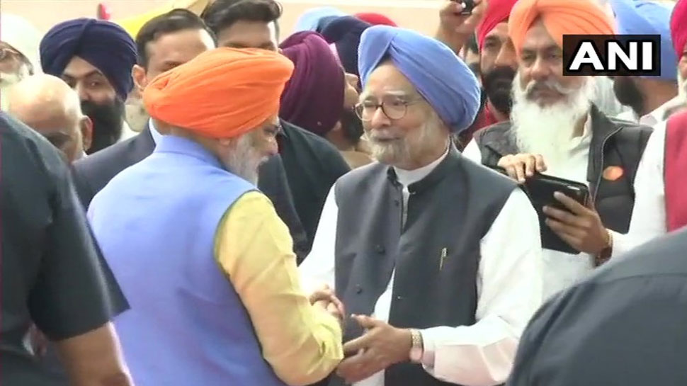 pm narendra Modi warmly meets Dr Manmohan Singh during kartarpur corridor inauguration