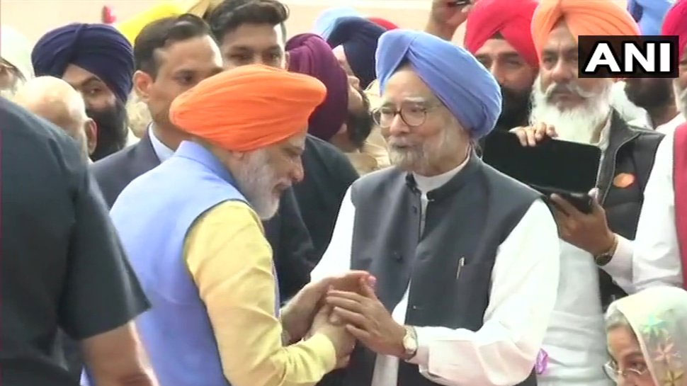 PM मोदी को पगड़ी में देख मुस्कुराने लगे EX पीएम मनमोहन सिंह, यूं मिले दोनों नेता