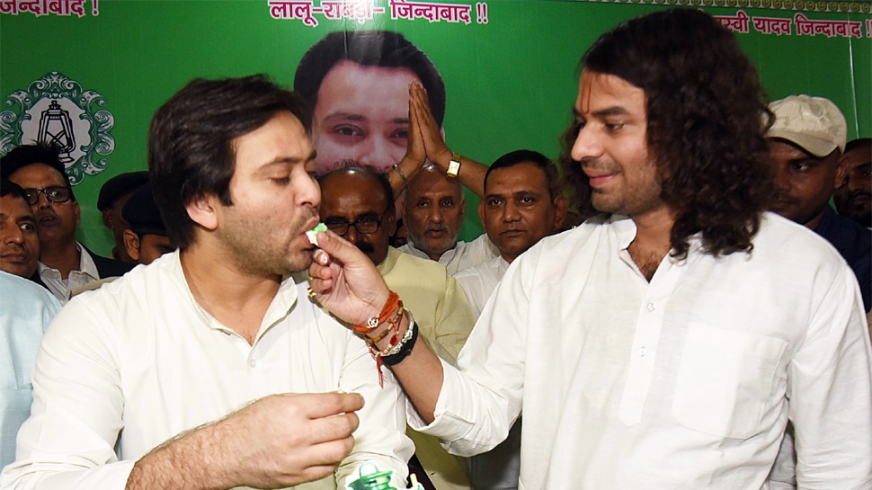 बिहार: तेजस्वी यादव ने मनाया 30वां जन्मदिन, भाई तेजप्रताप ने भी दी बधाई